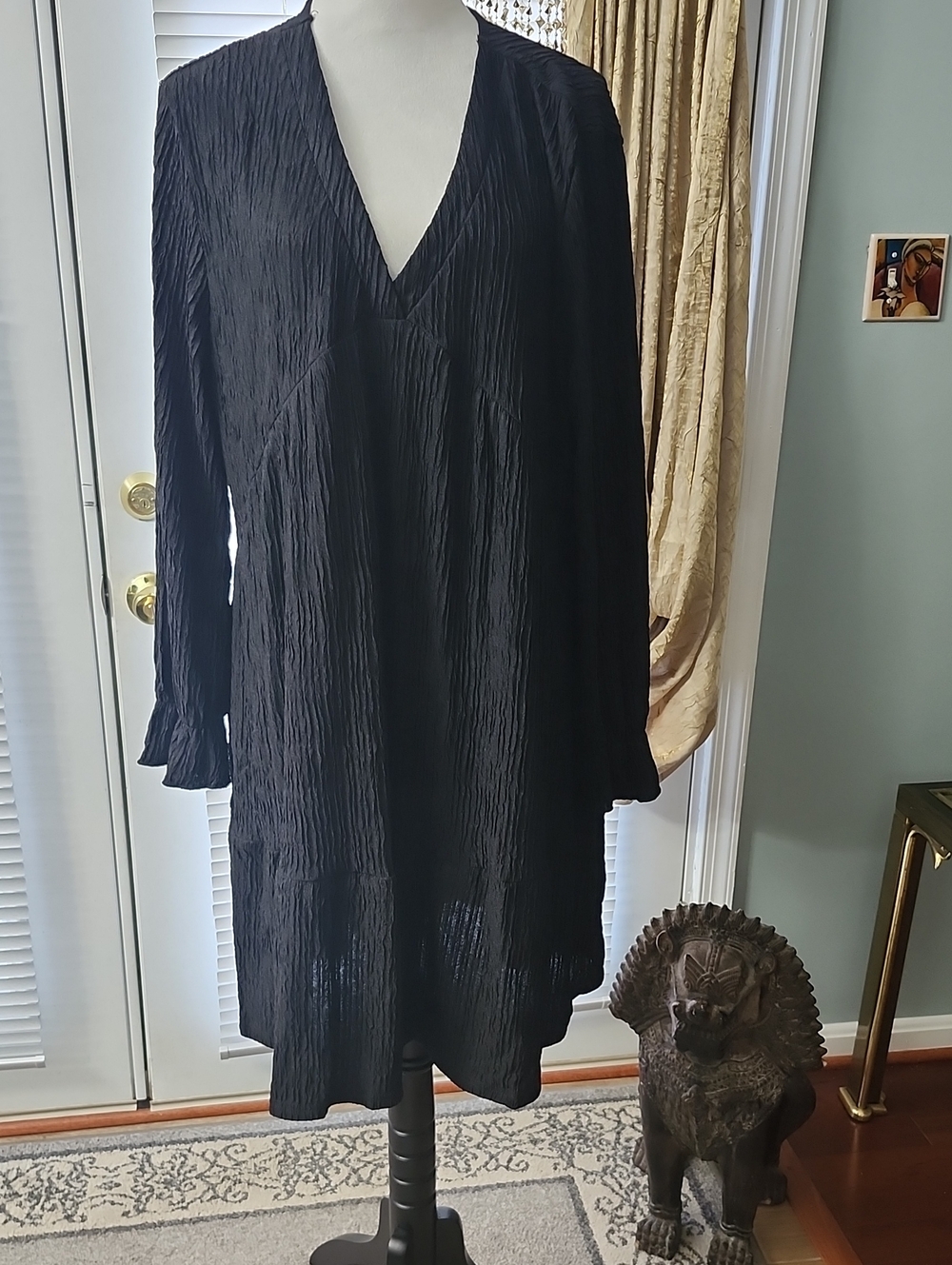 Black V‑Neck Crinkle Midi Dress - Women's